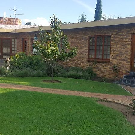 Albatross B&B Benoni Luaran gambar