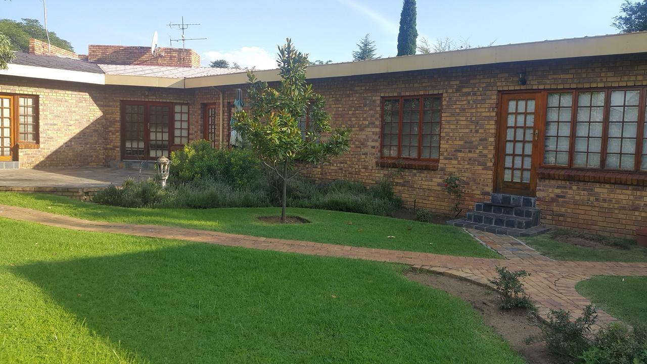 Albatross B&B Benoni Luaran gambar