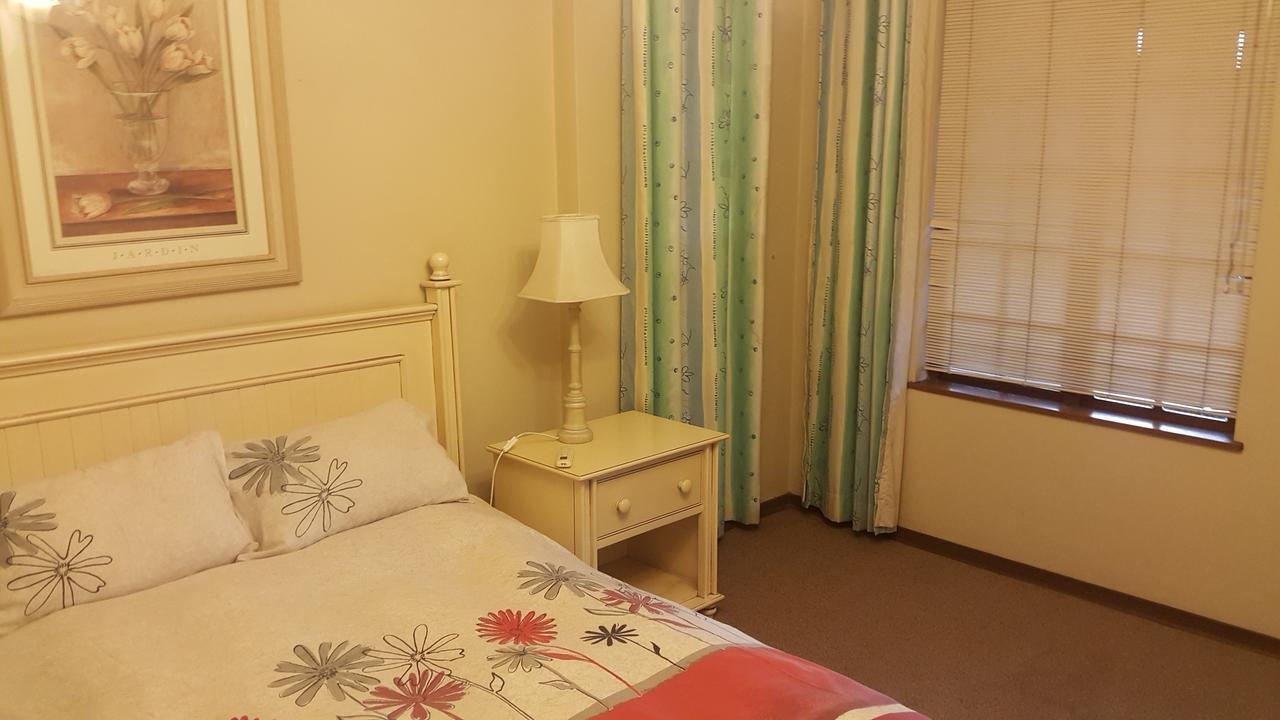 Albatross B&B Benoni Luaran gambar