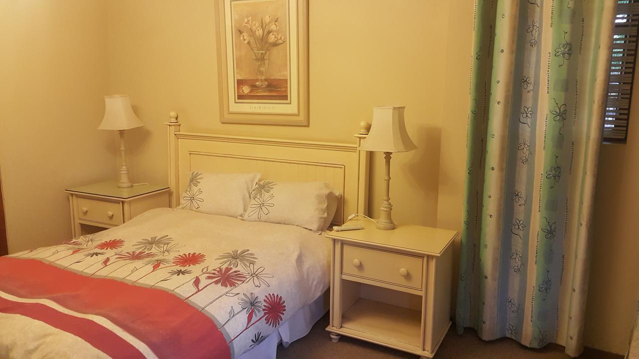 Albatross B&B Benoni Luaran gambar