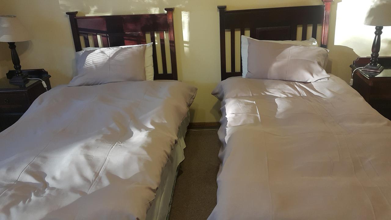 Albatross B&B Benoni Luaran gambar